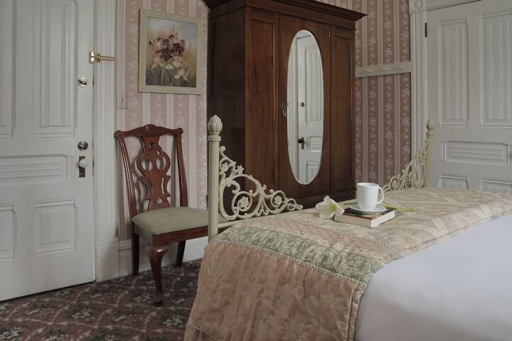 Room 14 of 66