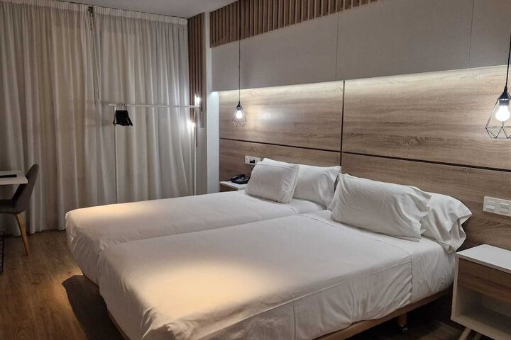 Room 2 of 6