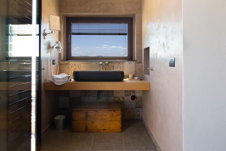 Room 73 of 124