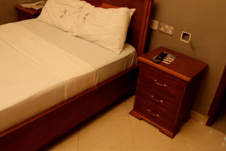 Room 3 of 20