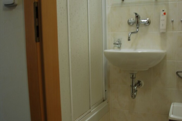 Room 20 of 33