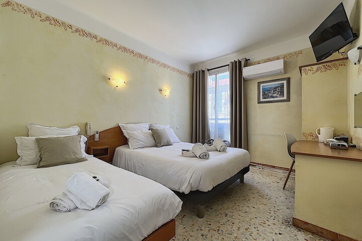 Room 3 of 12