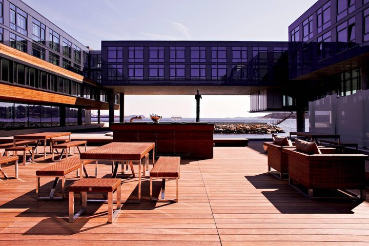 Pool Hotel
