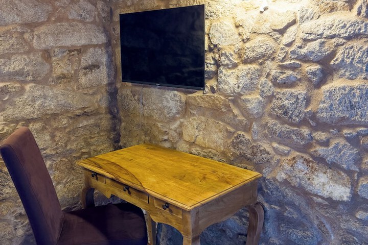 Room 27 of 81