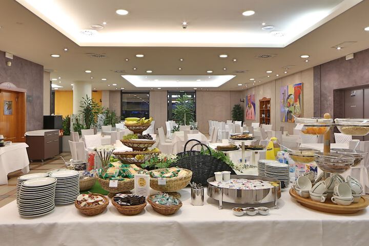 Dining 68 of 82