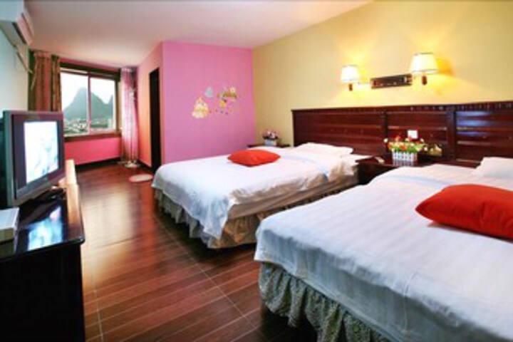 Room 6 of 13