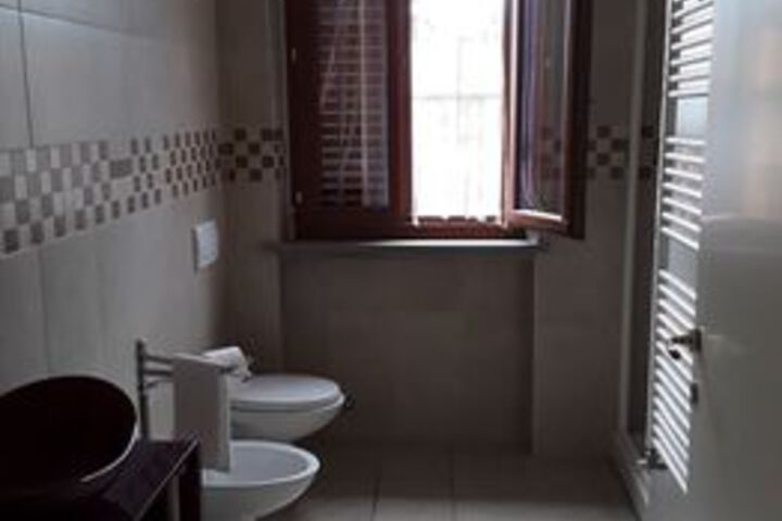 Room 6 of 32