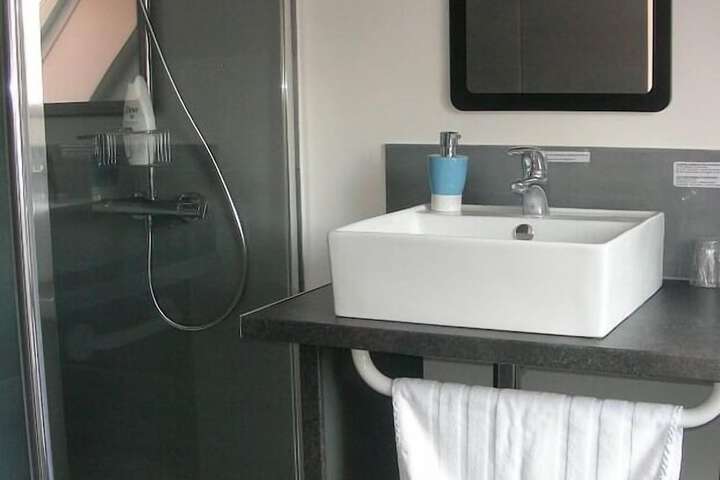 Room 10 of 25