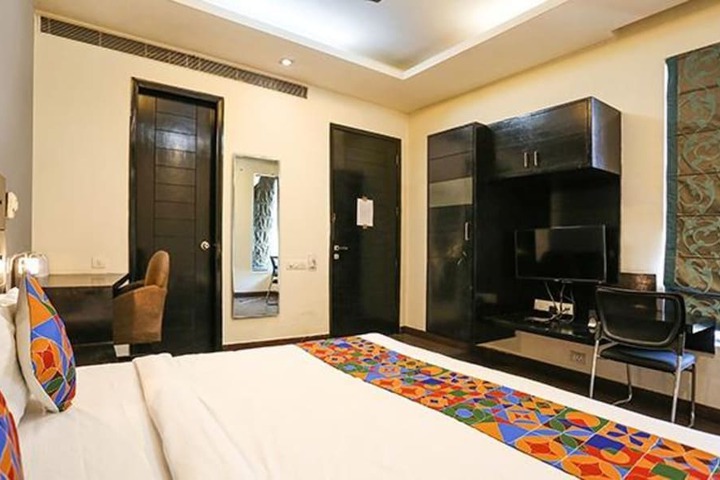 Room 17 of 40