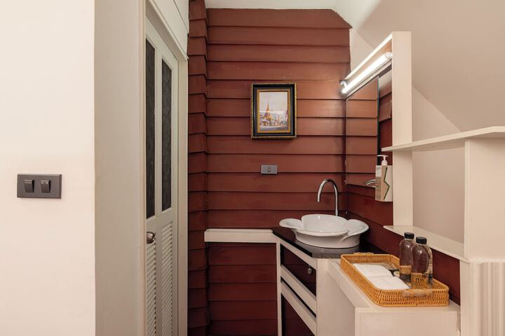 Room 25 of 32