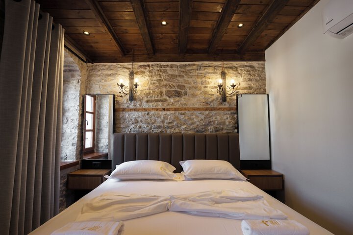 Room 5 of 42