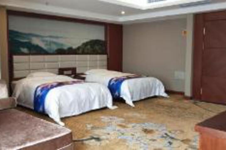 Room 7 of 9