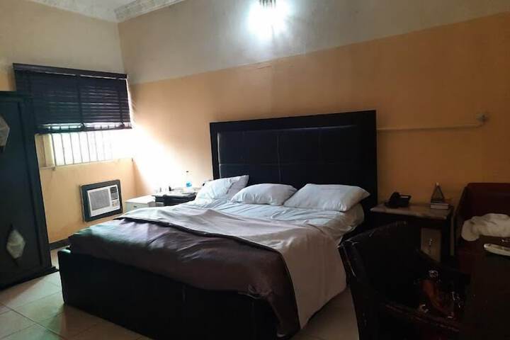 Room 2 of 33