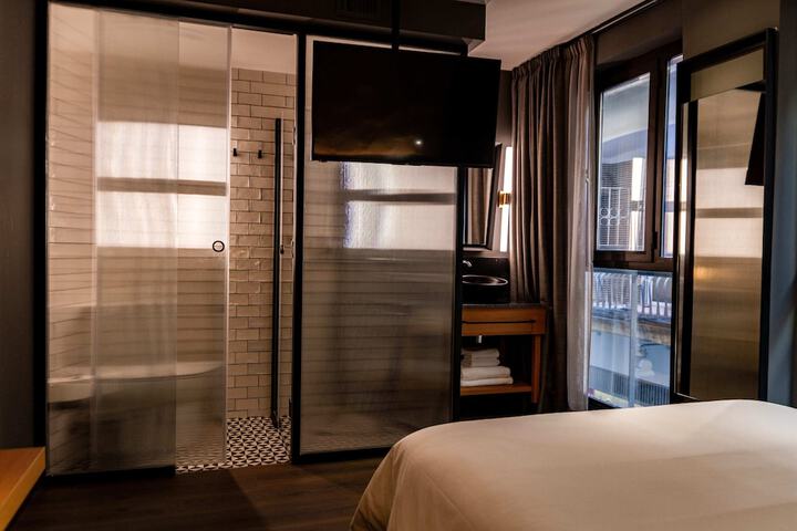 Room 64 of 77