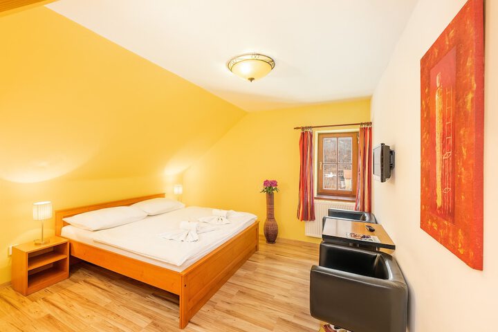 Room 10 of 17