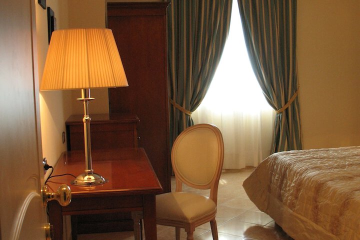 Room 5 of 39