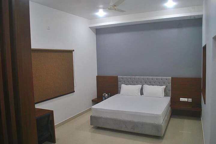 Room 6 of 27