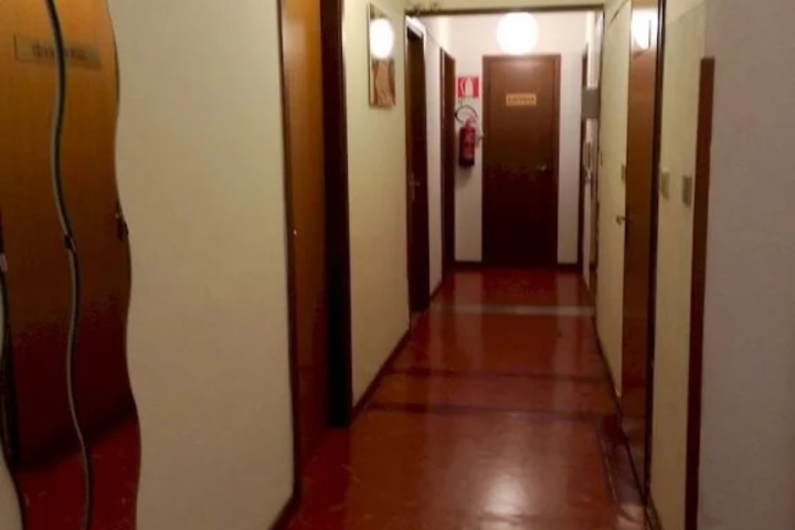 Room 8 of 24