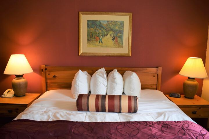 1 King Bed (16 of 27)