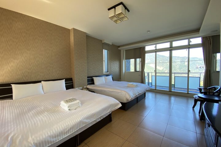 Room 7 of 16