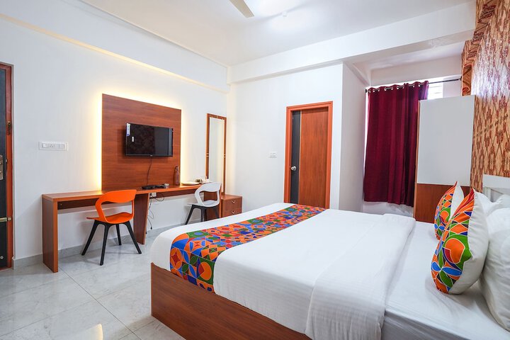Room 13 of 28