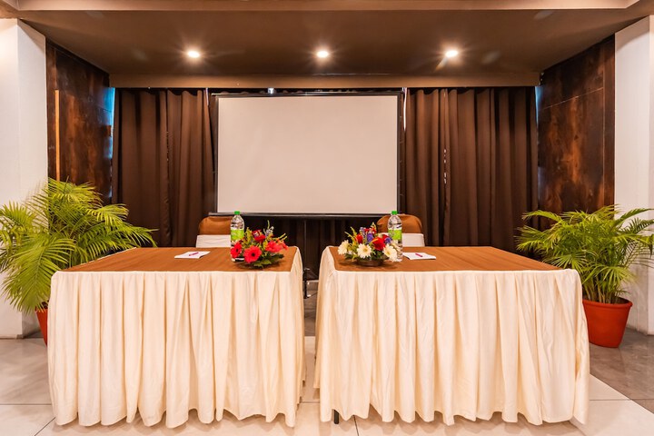 Ballroom/Hall 14 of 17