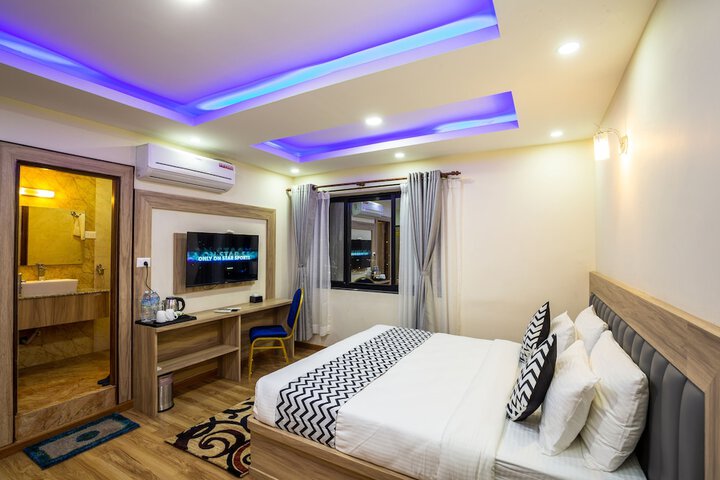 Room 6 of 16