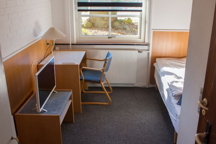Room 4 of 42