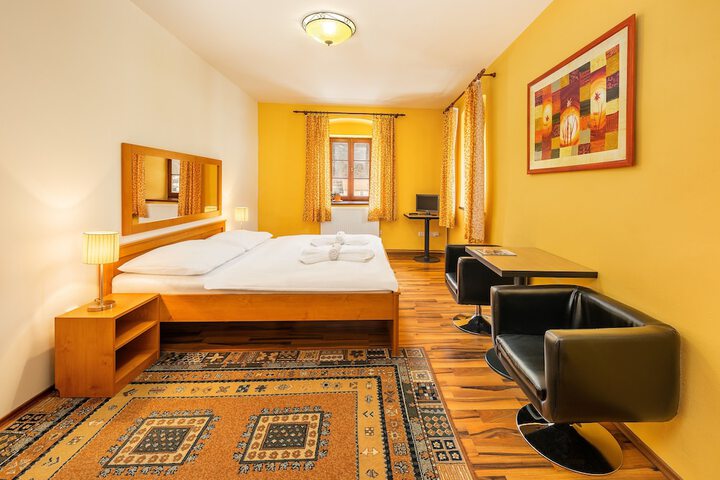 Room 9 of 17