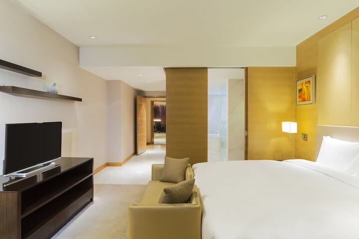 Room 11 of 64