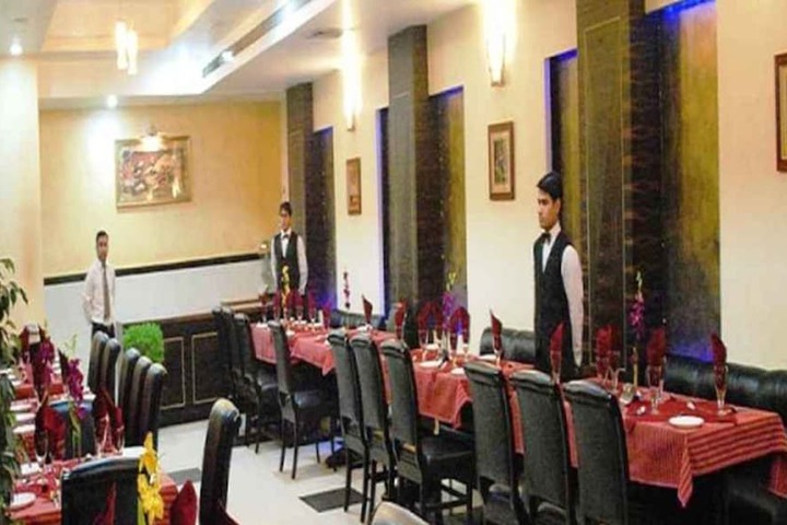 Dining 53 of 55