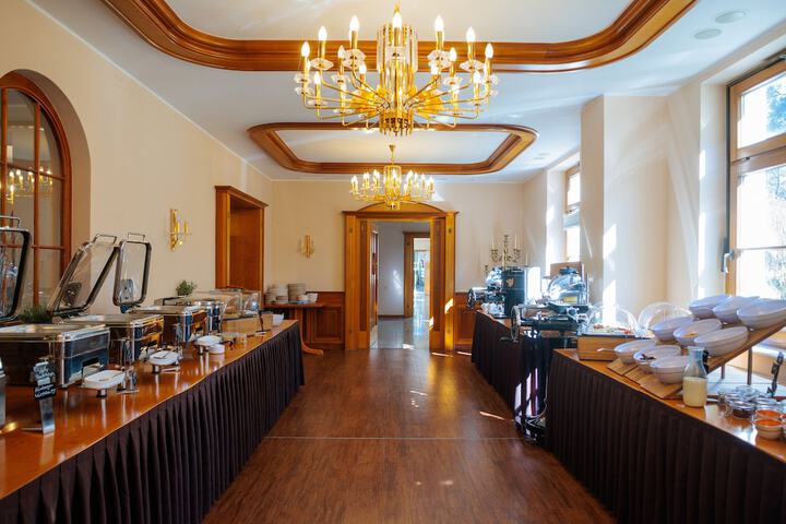 Dining 49 of 90