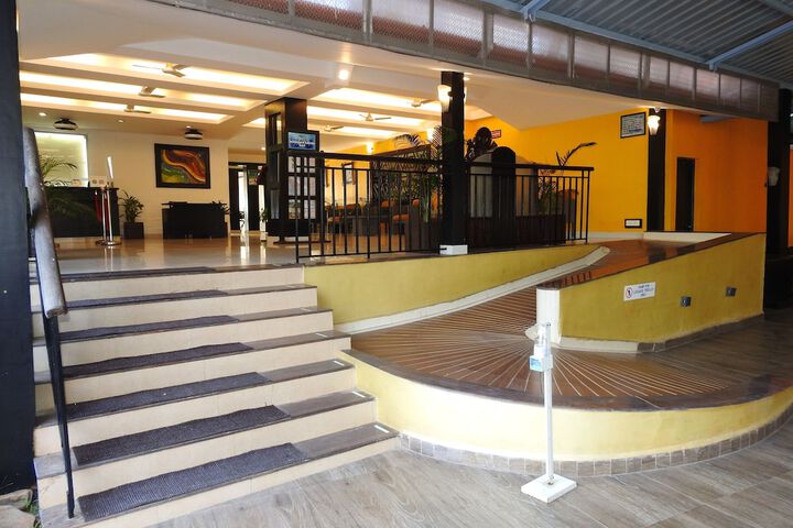 Entrance & Lobby