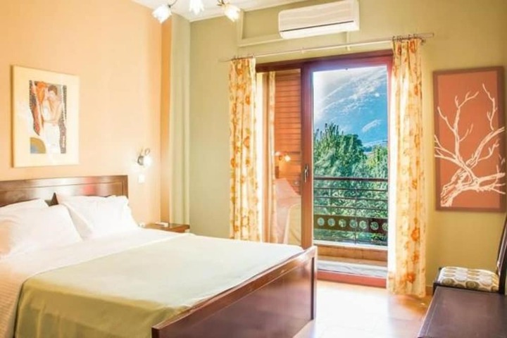 Room 6 of 70