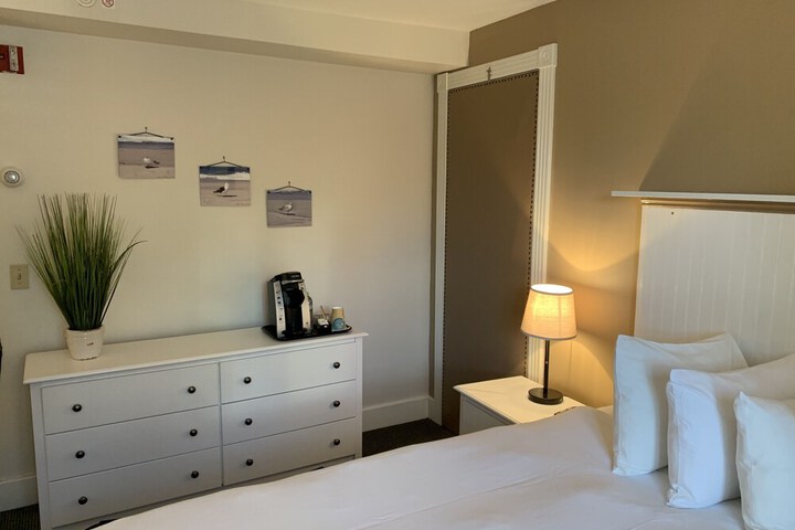 Room 68 of 168