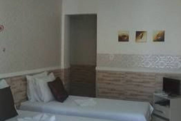 Room 15 of 33