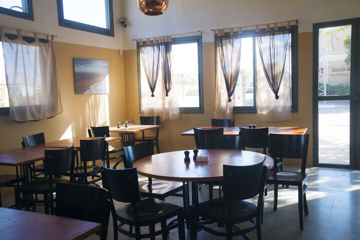 Dining 4 of 63