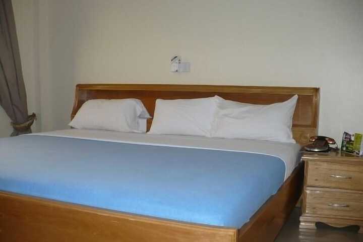 Room 2 of 43