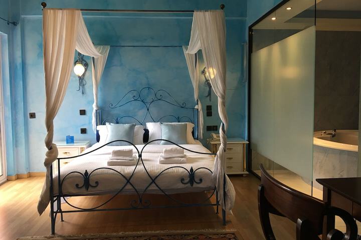 Room 3 of 71