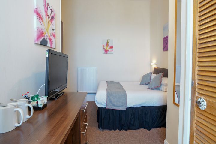 Room 42 of 111