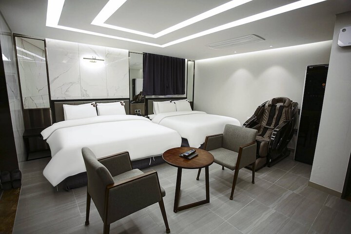 Room 34 of 48