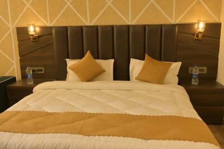 Room 10 of 19