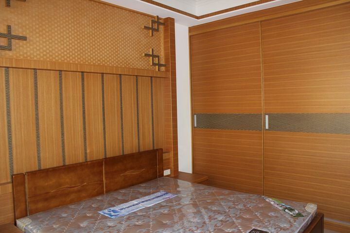 Room 6 of 14