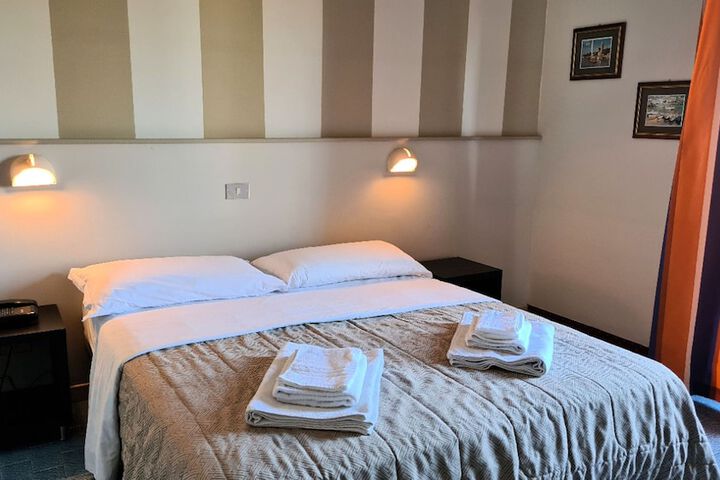 Room 9 of 15