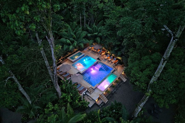 Hotel with Pool