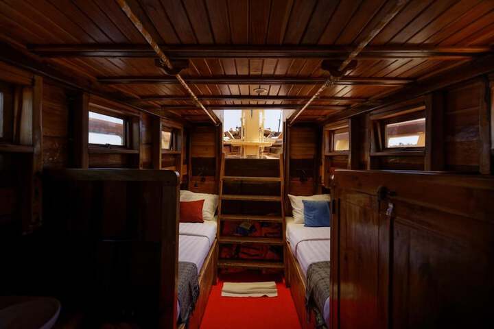 Room 11 of 28