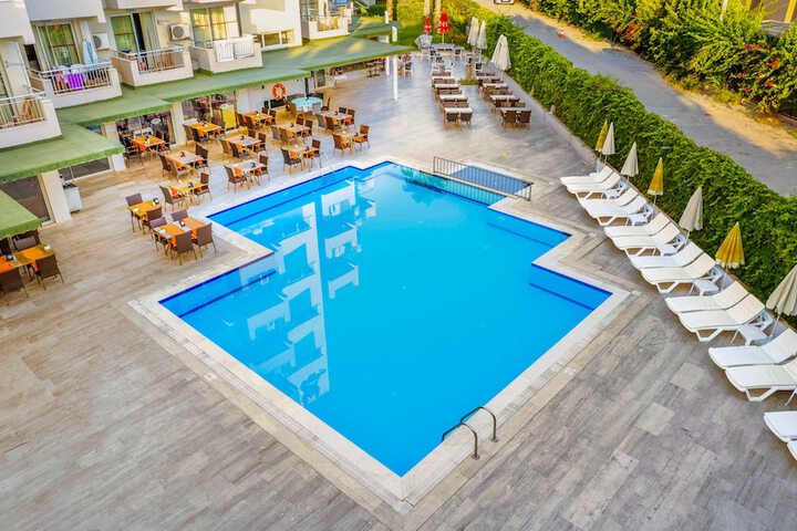 Hotel Pool