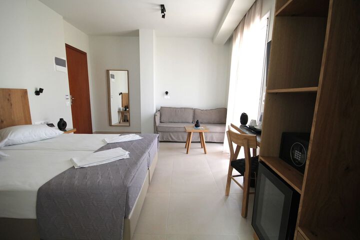 Room 17 of 33