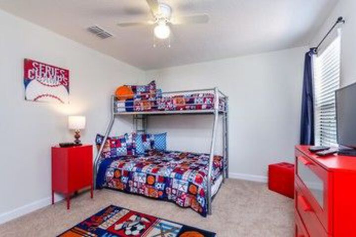 Room 6 of 28
