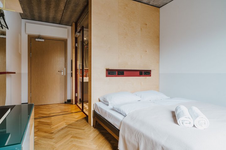 Room 9 of 67
